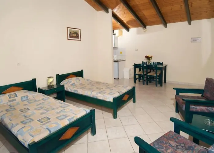 מלון דירות Alkioni 2*